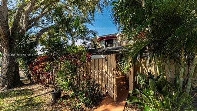 Building Photo - 4205 Village Dr