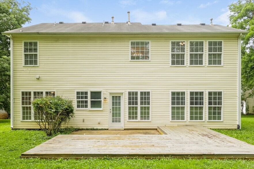 Building Photo - 2214 Cardiff Ln