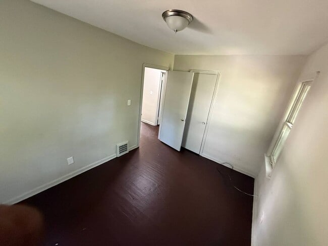 Building Photo - 16015 S Lotus Dr