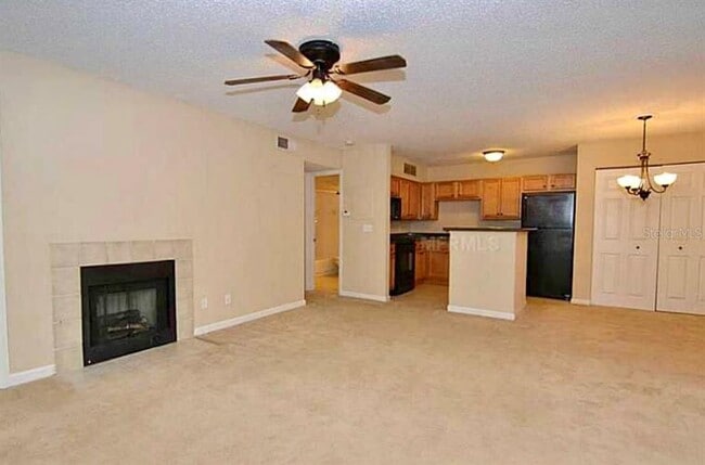 Building Photo - 390 Woodside Dr