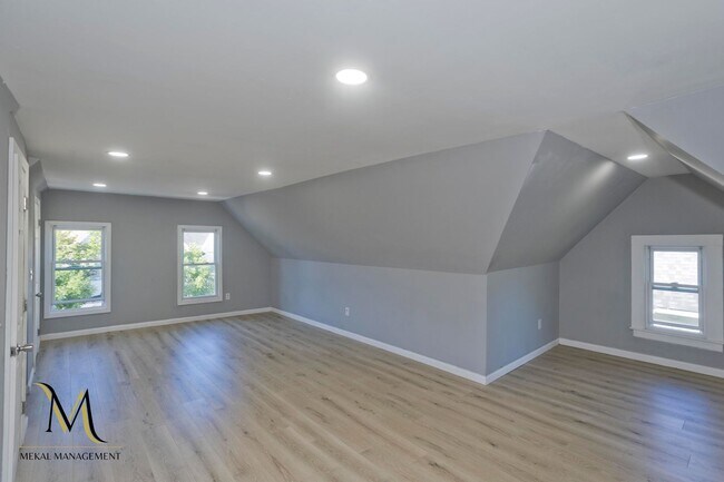 Building Photo - Single Family Home just minutes away from E. Longmeadow!