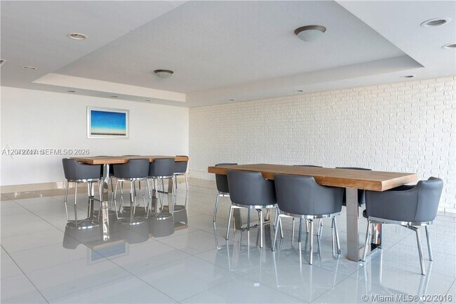Building Photo - 345 Ocean Dr