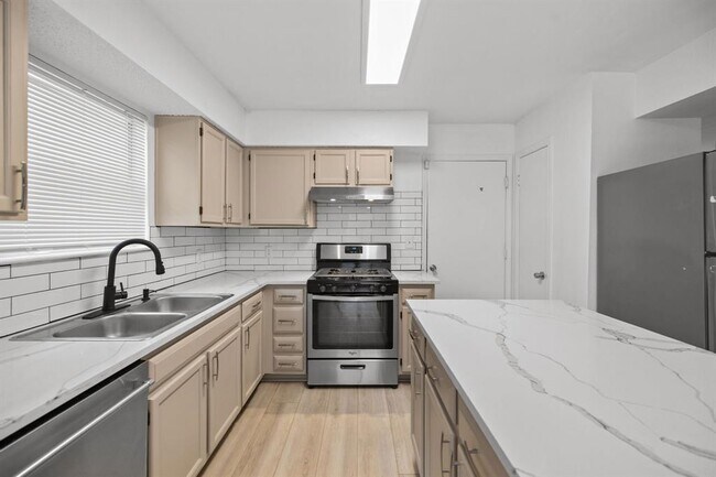 Building Photo - 8703 Cretys Cove