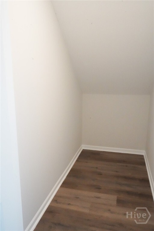 Building Photo - 142 Brookline Dr