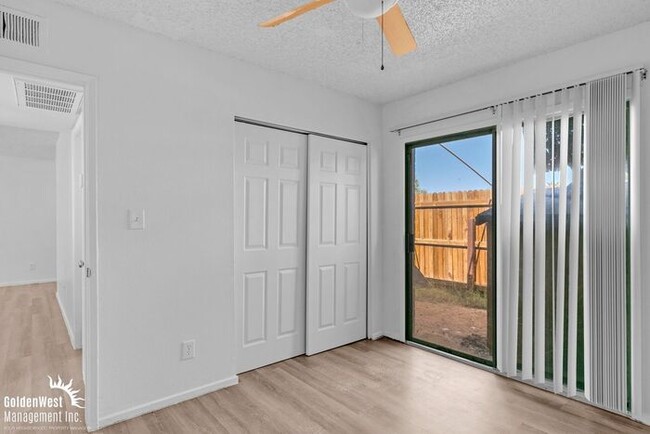 Building Photo - Cozy 2Bdm 1Ba Townhome in Great Location