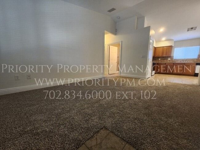 Building Photo - GORGEOUS! Single Story Townhome ~ 2 Bed ~ ...