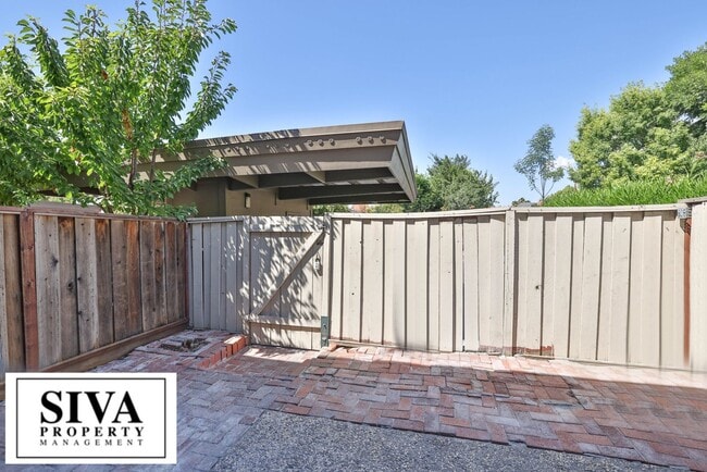 Building Photo - 202 Litchi Grove Ct