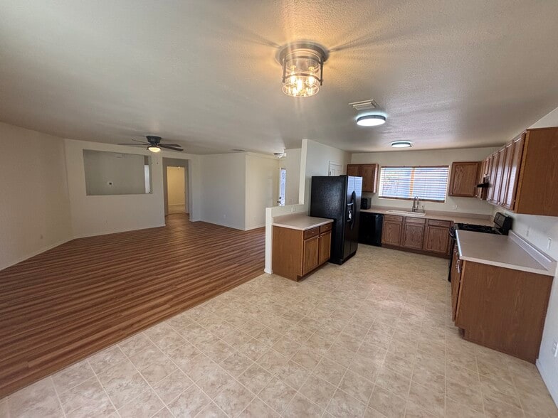 Building Photo - 14973 N Clydesdale Dr