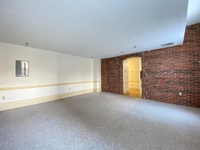 Building Photo - 30 Hanover St
