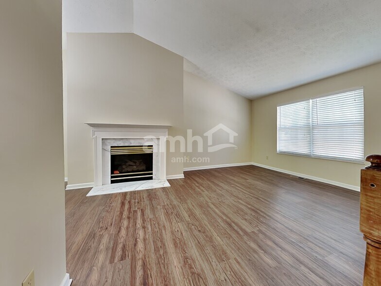 Building Photo - 3659 Shorewood Dr