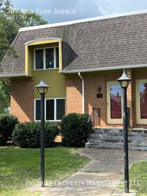 Primary Photo - 209 New York Ave
