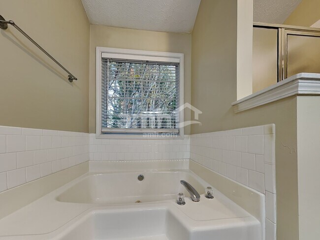 Building Photo - 2710 Meadow Gate Way