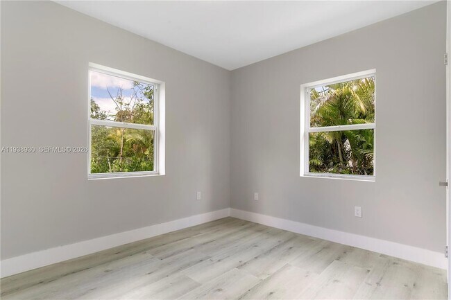 Building Photo - 2714 SW 36th Ave