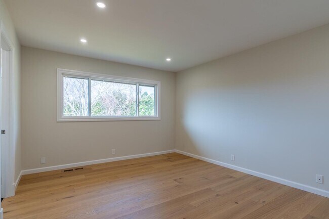 Building Photo - 29 Barton Pl