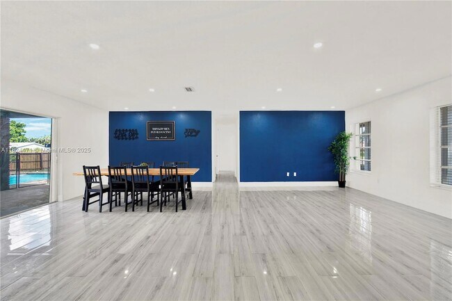 Building Photo - 10591 SW 122nd Ct