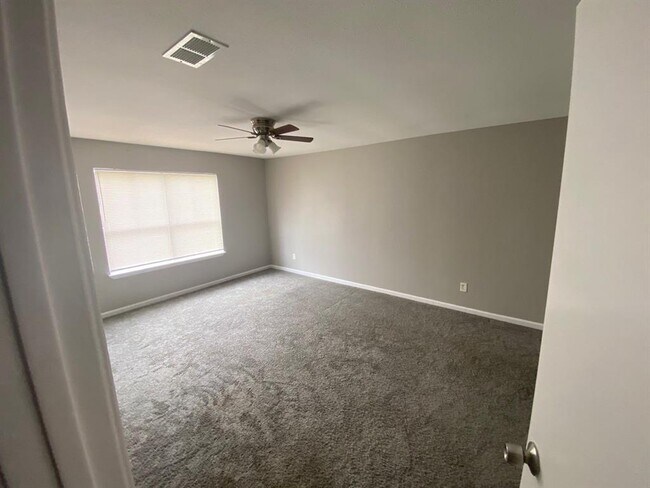 Building Photo - 2110 Hilton Head Dr