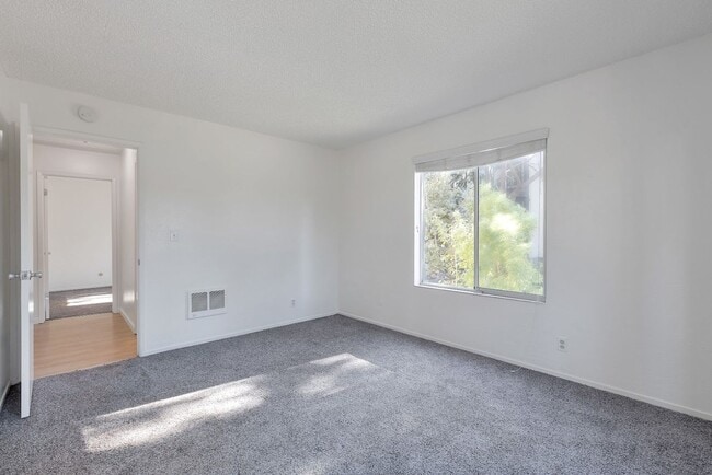 Building Photo - 955 Shorepoint Ct