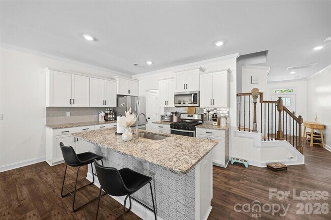 Building Photo - 616 Altamonte Dr