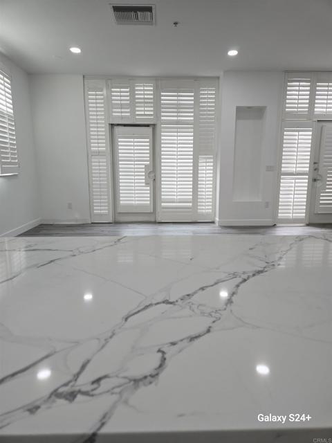 Building Photo - 110 W Island Ave