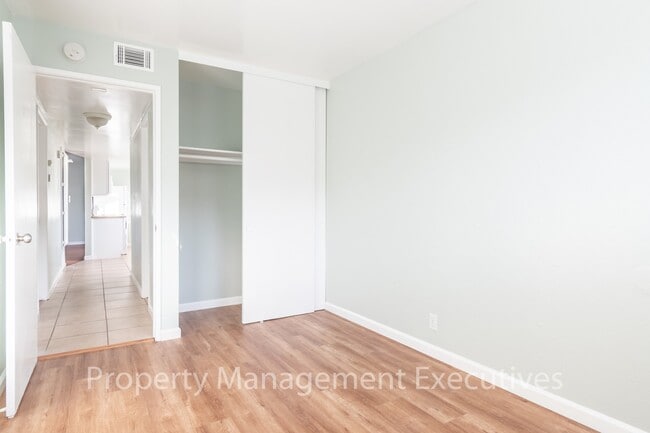 Building Photo - Remodeled 3 Bedroom, 1 Bath Duplex with Ga...