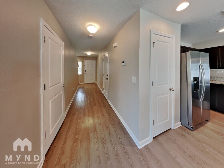 Building Photo - 752 Henley Ct