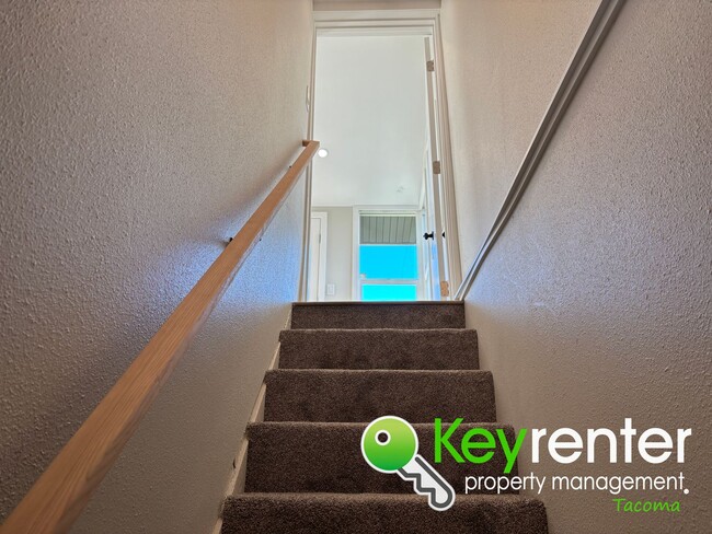 Building Photo - One of a Kind Multi-level Home in Tacoma!