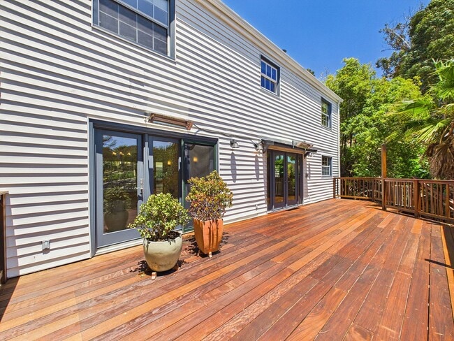 Building Photo - Beautiful serene and private Belmont home