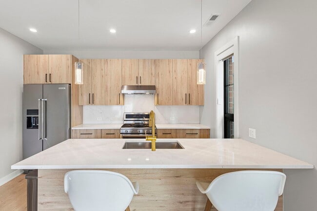 Building Photo - 6246 N Pulaski Rd