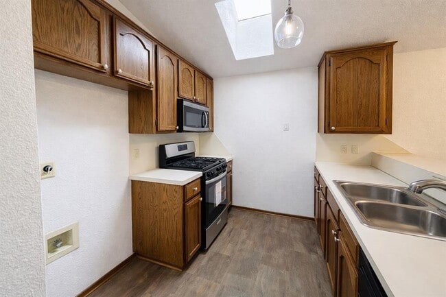 Building Photo - 2138 Lonnie Ln