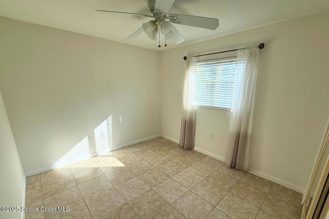 Building Photo - 544 Biscayne Dr