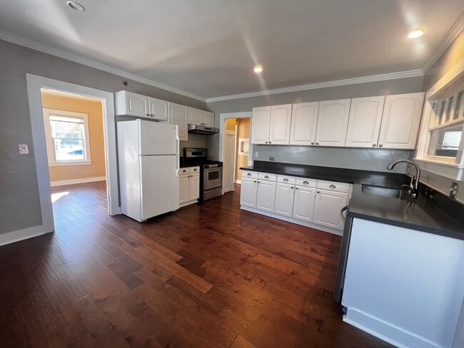 Building Photo - Charming Petaluma Home Near Downtown