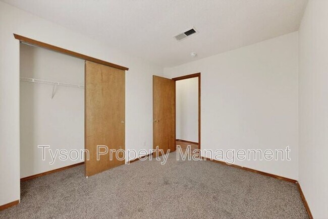 Building Photo - 1700 Violetas Rd NW