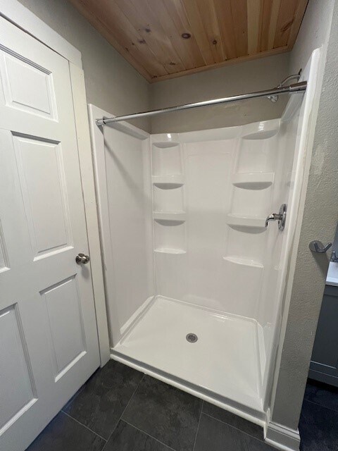 Shower - 186 E Winter St