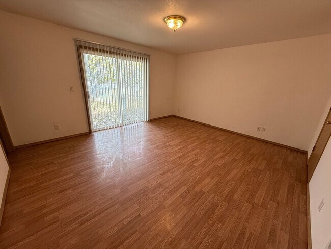 Building Photo - Wonderful open floor plan