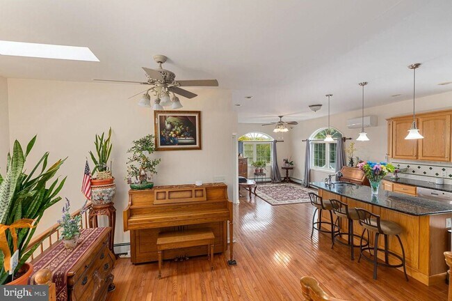 Building Photo - 308-310 E State St