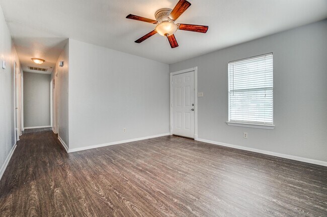 Building Photo - 629 Park Ln