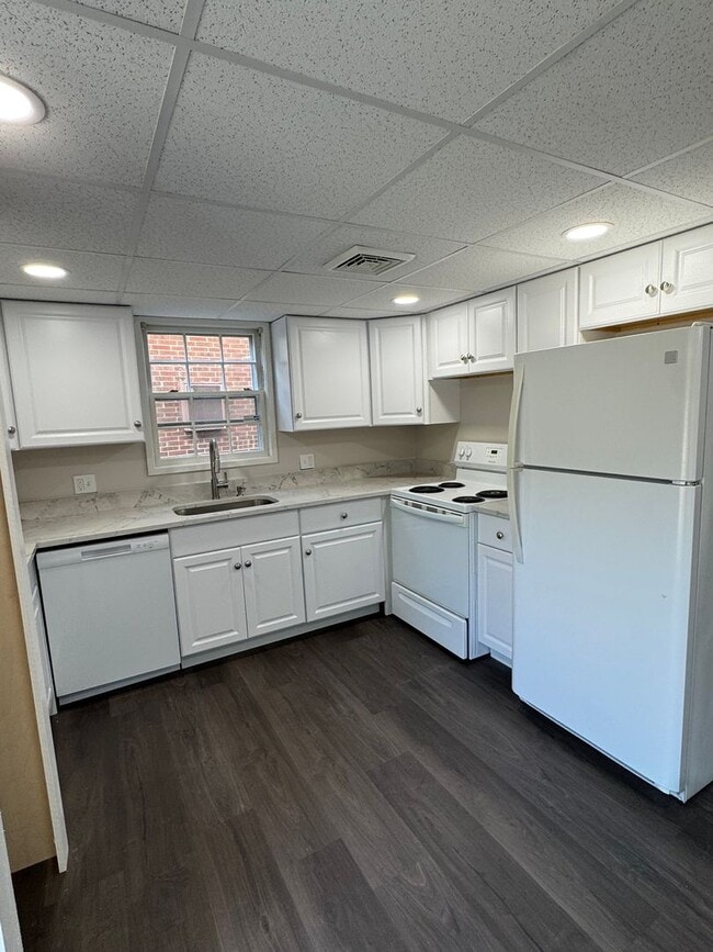 Building Photo - 3 bedroom townhouse Lawrence, MA