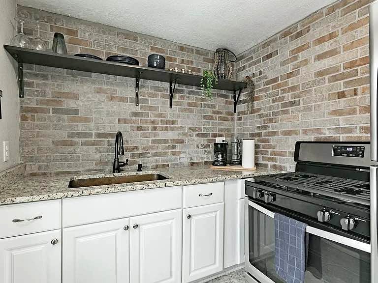 Building Photo - 1541 Charles Ave