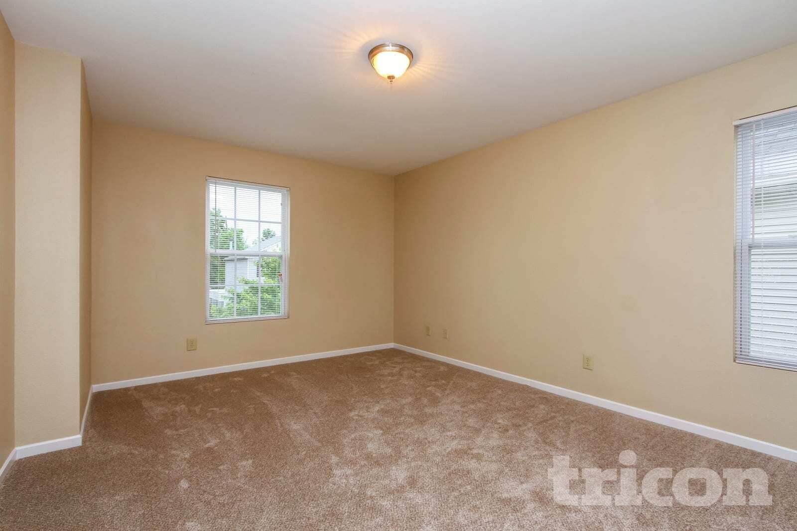 Building Photo - 1164 N Aberdeen Dr