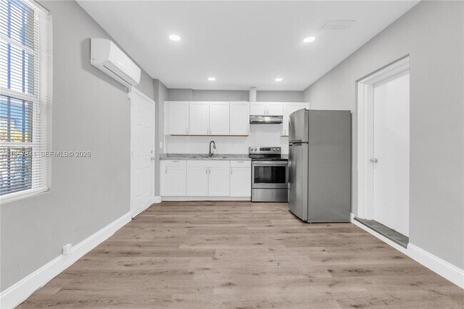 Building Photo - 6940 NW 6th Ct