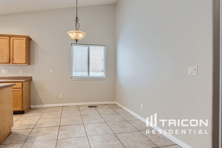 Building Photo - 4917 W Berry Creek Dr
