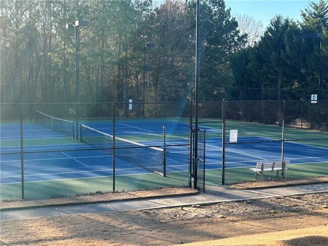 Building Photo - 61 Longwood Ct