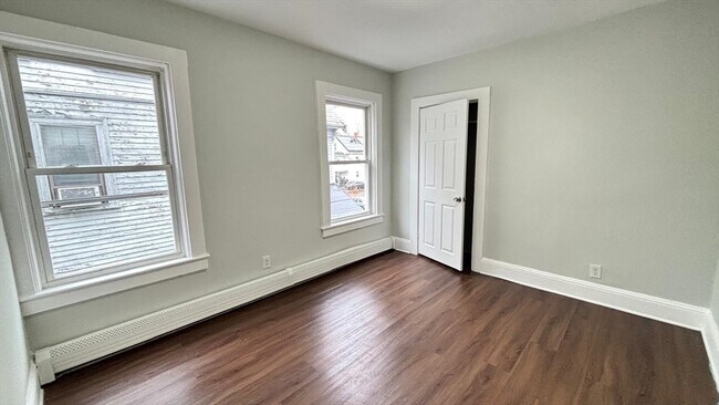 Building Photo - 10 Eames St