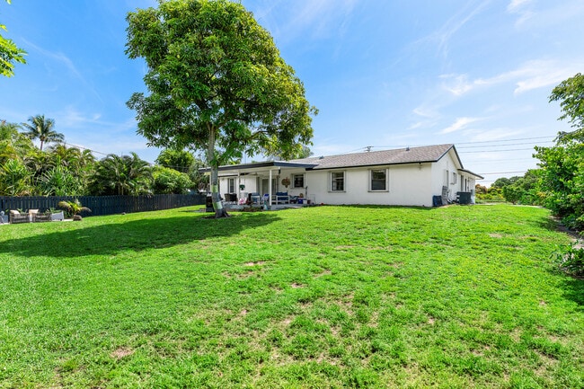 Building Photo - 3135 S Seacrest Blvd
