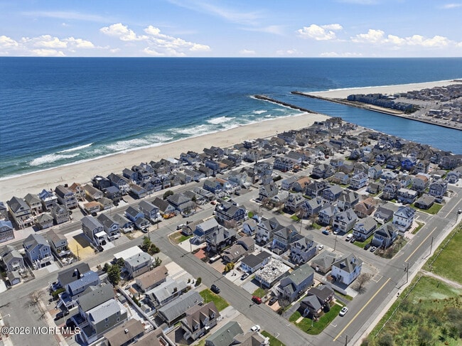 Building Photo - 565 Trout Ave