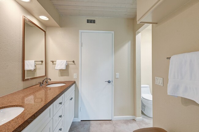 Building Photo - 73895 Saquaro Ct