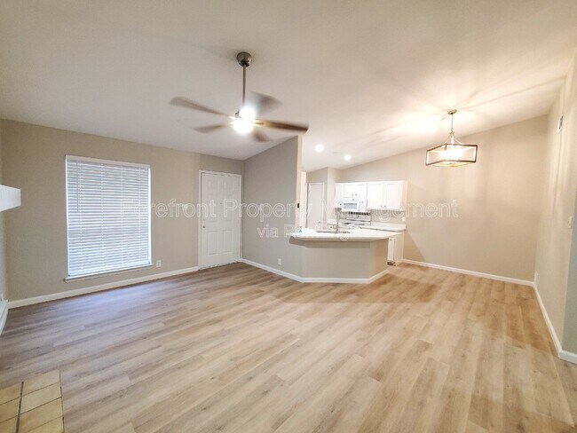 Building Photo - 5715 Lochmoor