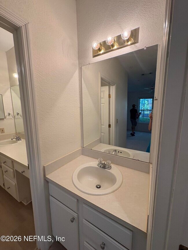 Building Photo - 13810 Sutton Park Dr N