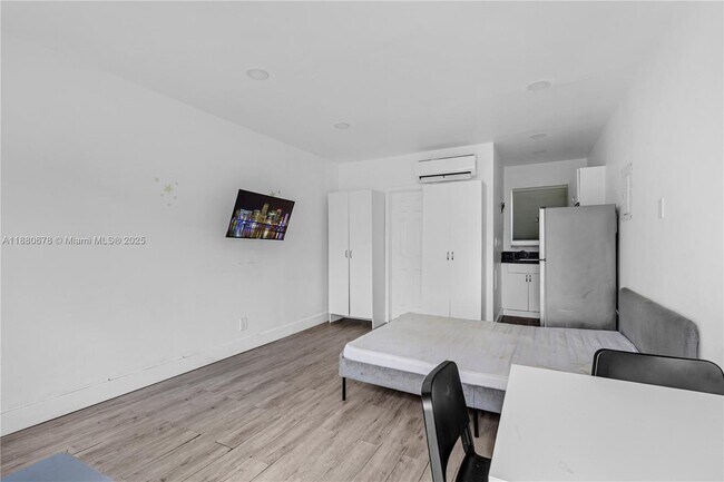 Primary Photo - 110 NW 9th Ave