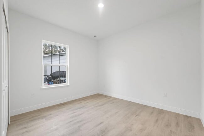 Building Photo - 14152 SW 44th Ave